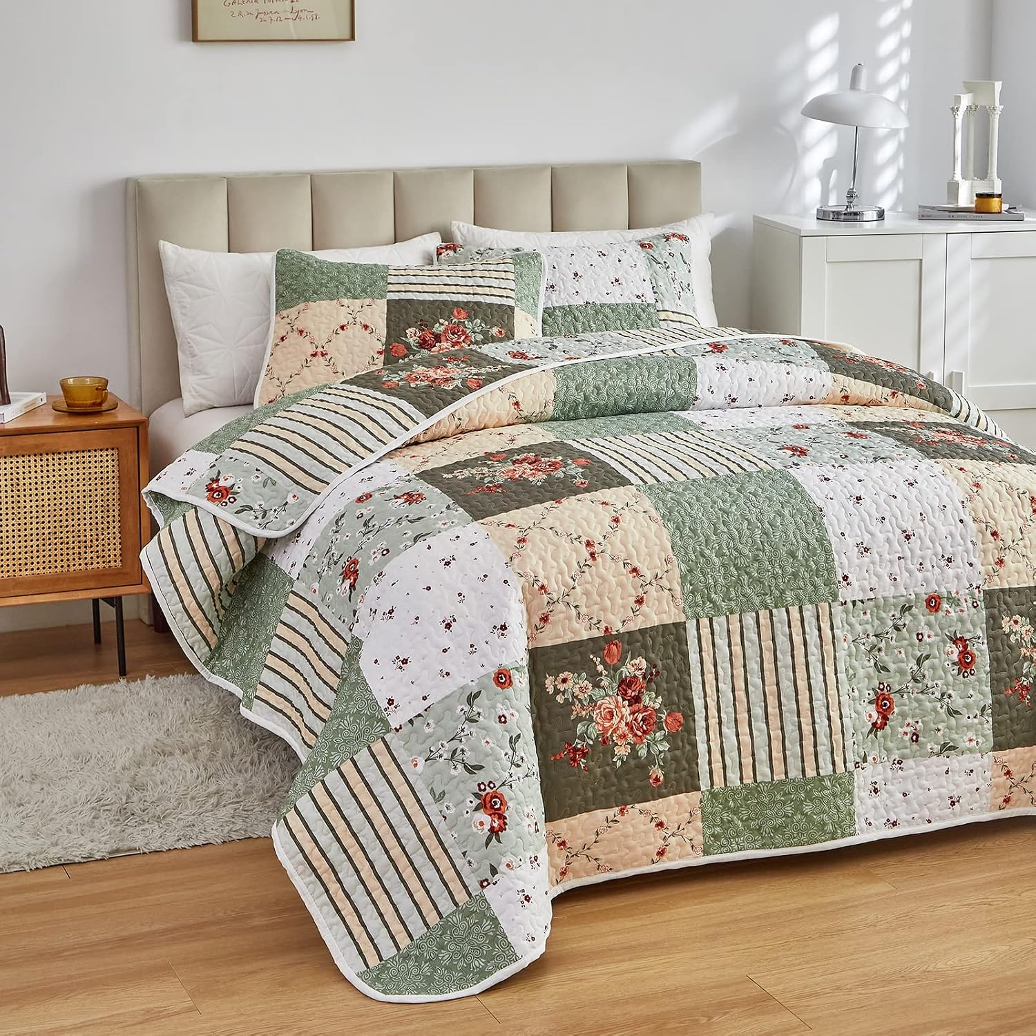 Patchwork Floral Bedspread Set (3 Piece) Reversible Image 2
